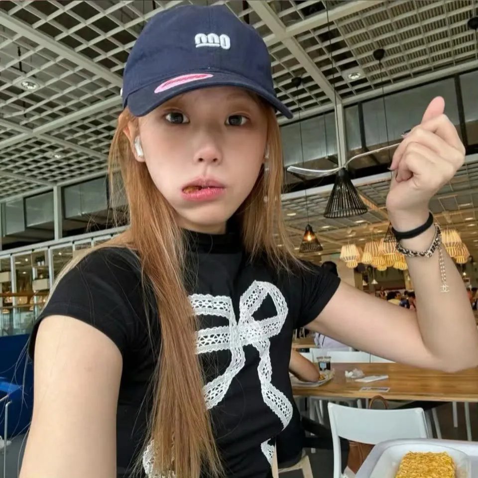 推动摇篮的手